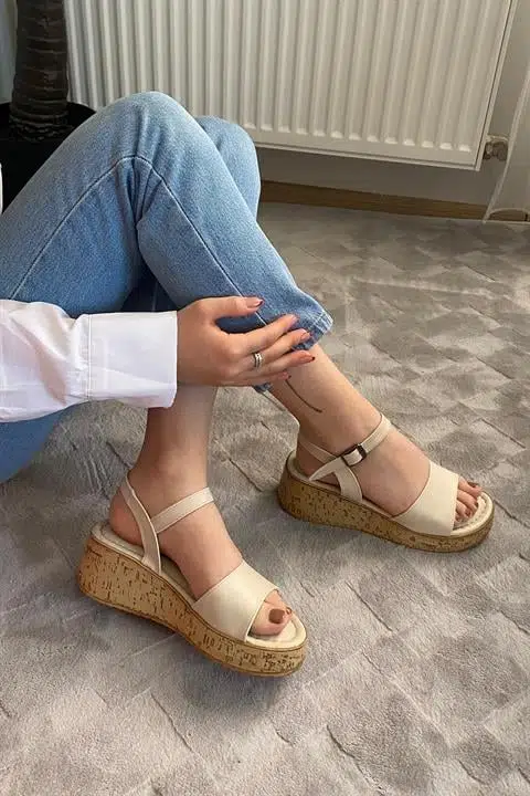 Kadın Bohema Bej Cilt Tek Bantlı Kalın Mantar Taban Ortopedik Sandalet K-210