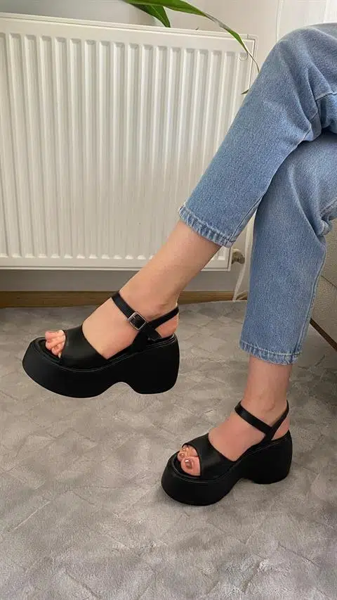 Kadın Dante Siyah Tek Bantlı Kalın Taban Ortopedik Sandalet K-3010 Kadın Dante Siyah Tek Bantlı Kalın Taban Ortopedik Sandalet K-3010