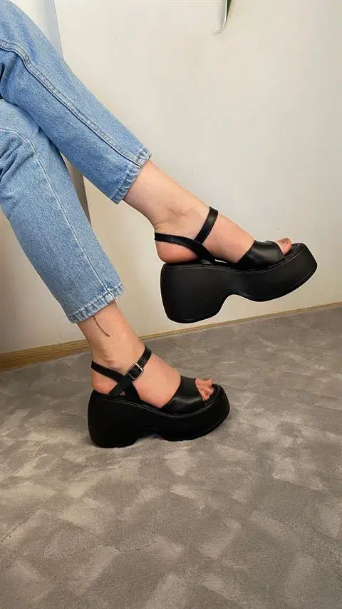 Kadın Dante Siyah Tek Bantlı Kalın Taban Ortopedik Sandalet K-3010 Kadın Dante Siyah Tek Bantlı Kalın Taban Ortopedik Sandalet K-3010