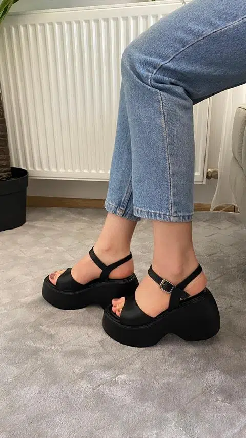 Kadın Dante Siyah Tek Bantlı Kalın Taban Ortopedik Sandalet K-3010 Kadın Dante Siyah Tek Bantlı Kalın Taban Ortopedik Sandalet K-3010