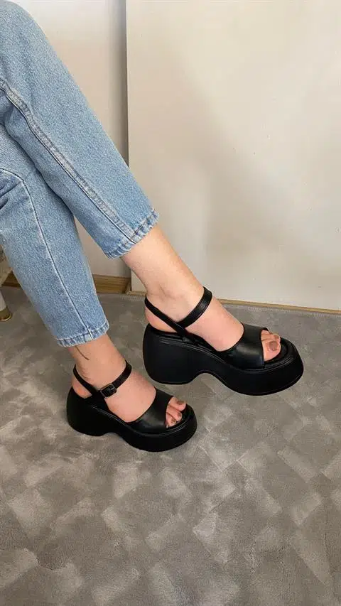 Kadın Dante Siyah Tek Bantlı Kalın Taban Ortopedik Sandalet K-3010 Kadın Dante Siyah Tek Bantlı Kalın Taban Ortopedik Sandalet K-3010