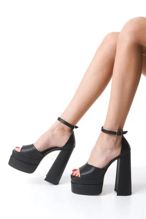Kadın Elina Tek Bantlı Siyah Cilt 15 cm Platform Topuklu Ayakkabı Kadın Elina Tek Bantlı Siyah Cilt 15 cm Platform Topuklu Ayakkabı