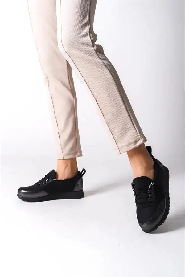 Kadın Galina Siyah Platın Bağcıklı Lastikli Ortopedik Rahat Taban Taş Detaylı Günlük Babet Anne Ayakkabısı