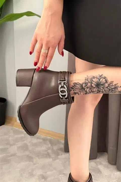 Kadın Hana Kahverengi Taşlı Tokalı ( 6 cm ) Topuklu Oval Burun Bot