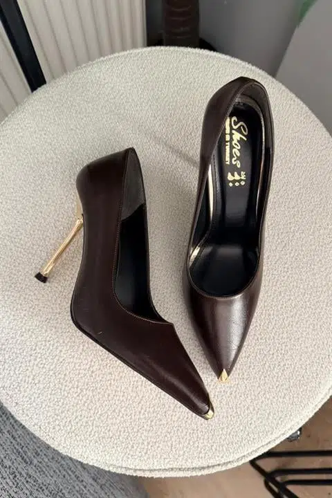 Kadın Lipo Kahverengi Metal Burun Detayı 10 cm İnce Topuklu Ayakkabı & Stileto