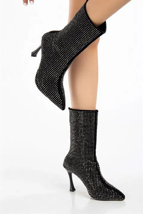 Kadın Londen Siyah Süet Gümüş Taş İşlemeli 9 cm İnce Topuklu Arkadan Fermuarlı Kısa Çizme-Bot Kadın Londen Siyah Süet Gümüş Taş İşlemeli 9 cm İnce Topuklu Arkadan Fermuarlı Kısa Çizme-Bot