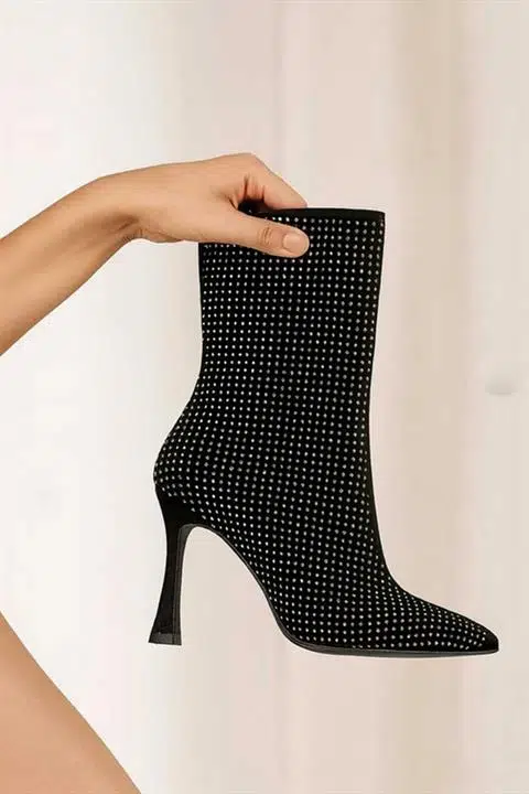 Kadın Londen Siyah Süet Gümüş Taş İşlemeli 9 cm İnce Topuklu Arkadan Fermuarlı Kısa Çizme-Bot Kadın Londen Siyah Süet Gümüş Taş İşlemeli 9 cm İnce Topuklu Arkadan Fermuarlı Kısa Çizme-Bot