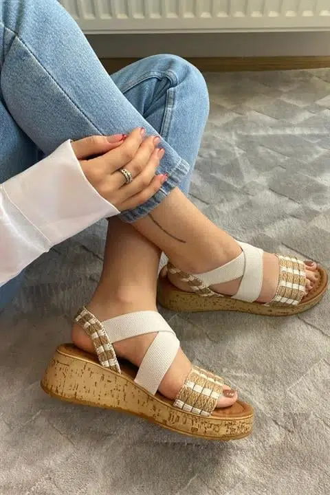 Kadın Margo Beyaz Hasır Detaylı Lastilki Kalın Mantar Taban Ortopedik Sandalet K-220