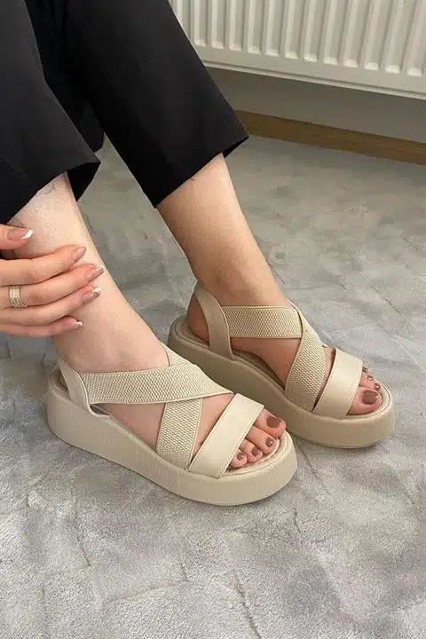 Kadın Mokka Bej Lastik Detaylı Dolgu Tabanlı Sandalet