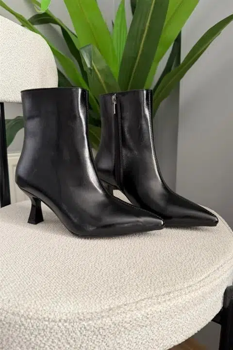 Kadın Peri Siyah 7cm Topuklu Sivri Burun Fermuarlı Bot