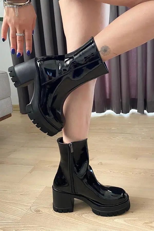 Kadın Pita Siyah Rugan ( 8 cm ) Platfom Topuklu Fermuarlı Bot