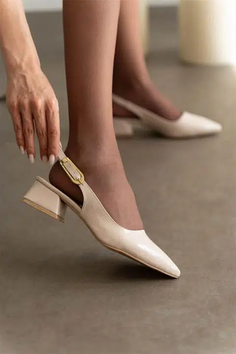 Kadın Sole Bej Rugan Kısa Topuklu Arkası Acık Ayakkabı